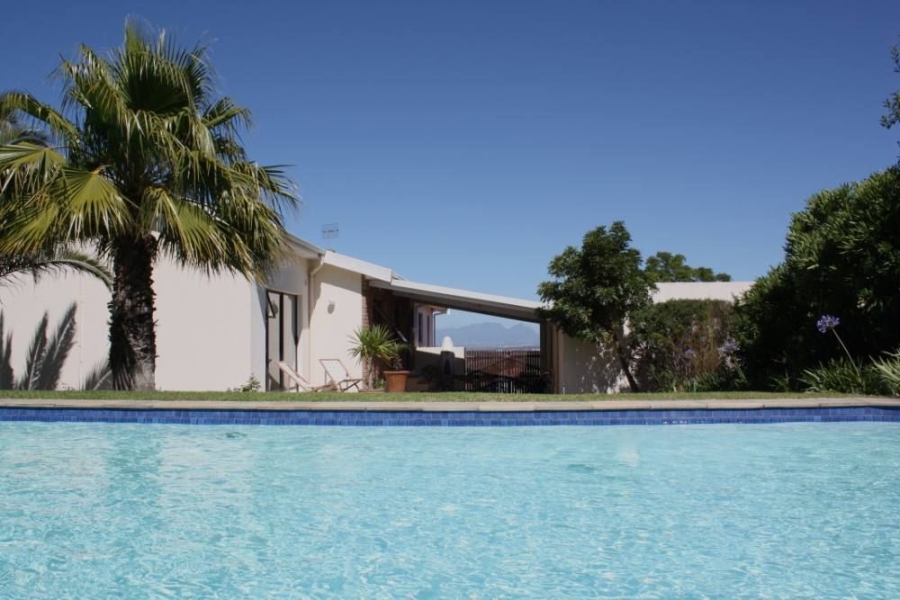 To Let 4 Bedroom Property for Rent in Steynsrust Western Cape